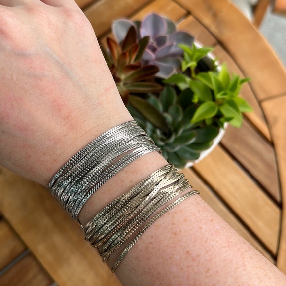 Set of 2 layered chain bracelets (one silver, one gold) ✨ - Picture 3 of 6